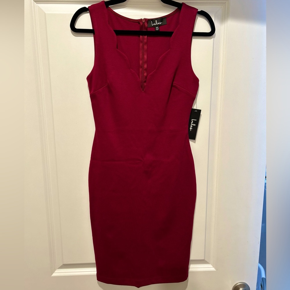 NWT women’s scalloped red V-neck Lulu’s dress! - XS